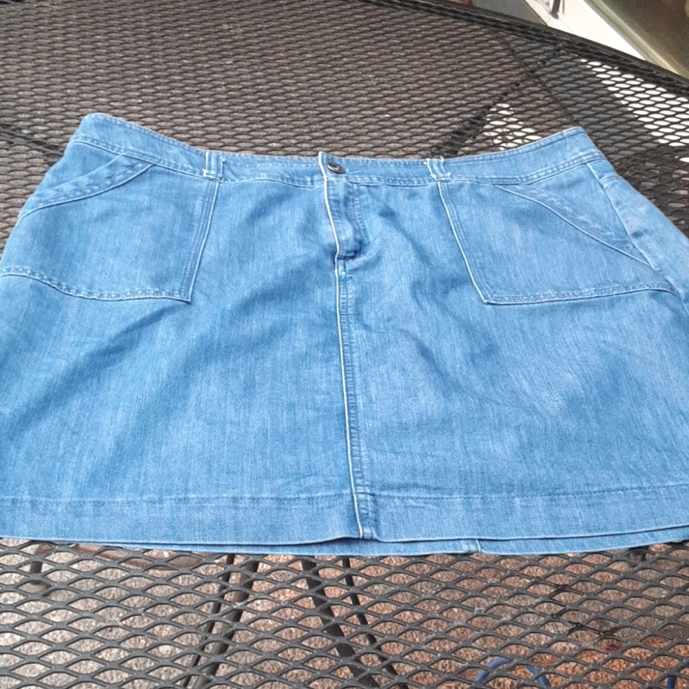 Cj banks skort. Size 18w